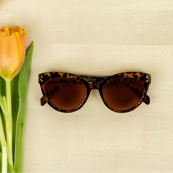 New Saint Owen x Curateur Sunglass - Picture 3 of 4